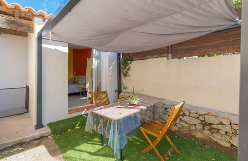 Lambesc Apartment | Studio Apartment 'La Dolce Vita 2' with Shared Pool, Private Terrace and Air Conditioning