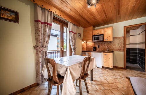 Chatel Apartment | Studio Apartment 'La Flèchette - 2 Pers' with Mountain View, Balcony and Wi-Fi