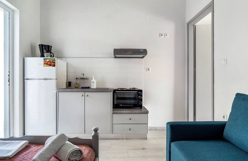 Zalongo Apartment | Studio Apartment 'Labros 2' with Mountain View, Wi-Fi and Air Conditioning