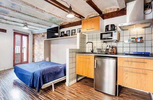 Barrio del Carmen Apartment | Studio Apartment 'Loft 1º with Roof Terrace' with Wi-Fi and Air Conditioning