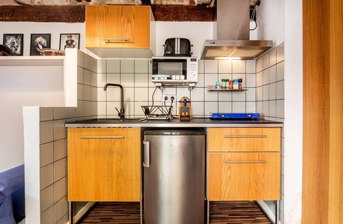 Barrio del Carmen Apartment | Studio Apartment 'Loft 1º with Roof Terrace' with Wi-Fi and Air Conditioning