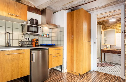 Barrio del Carmen Apartment | Studio Apartment 'Loft 1º with Roof Terrace' with Wi-Fi and Air Conditioning