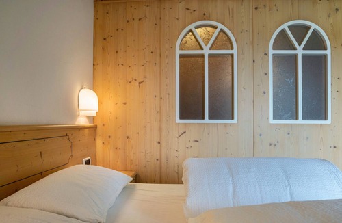 Ponte Arche Apartment | Studio Apartment 'Monolocale Turiterme' with Mountain View and Balcony