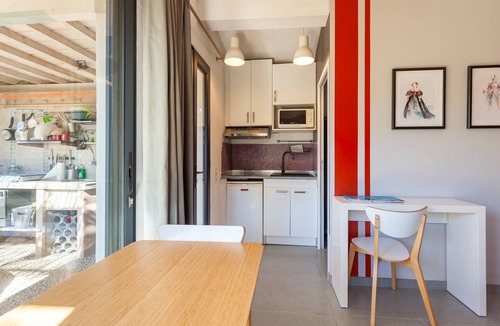 Cassis Apartment | Studio Apartment 'Maisonnette Indépendante' with Mountain View, Wi-Fi and Air Conditioning