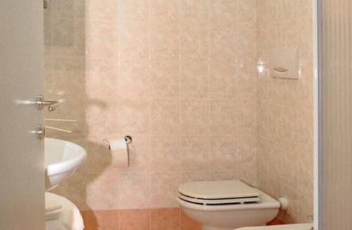 Old Town Apartment | Studio Apartment 'Monolocale Isola Di Pasqua Caorle' with Shared Garden, Wi-Fi and Air Conditioning