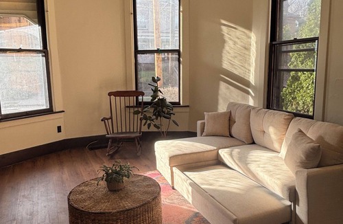 Bellevue Apartment | Studio Apartment Near Downtown & Draft – Free Parking