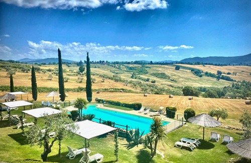 Pomarance Apartment | Studio apartment near the pool - L'Olmo
