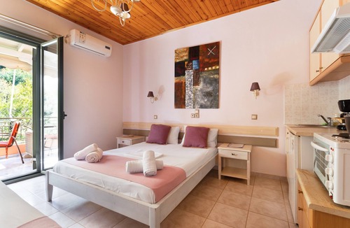Kalamitsi Apartment | Studio Apartment 'Nontas Homes 37' with Mountain View, Wi-Fi and Air Conditioning