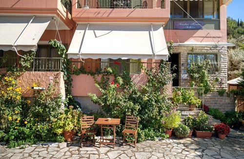 Kalamitsi Apartment | Studio Apartment 'Nontas Homes 36' with Mountain View, Wi-Fi and Air Conditioning