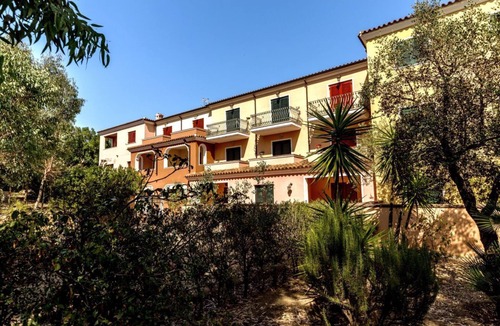 Sos Alinos House | Studio apartment on the ground floor or first floor of approximately 23 m2 composed of a living room with double bed or two single beds, equipped kitchenette and bathroom with shower or bathtub.Equipped with:-LCD TV with digital terrestrial-Safe-Air cond