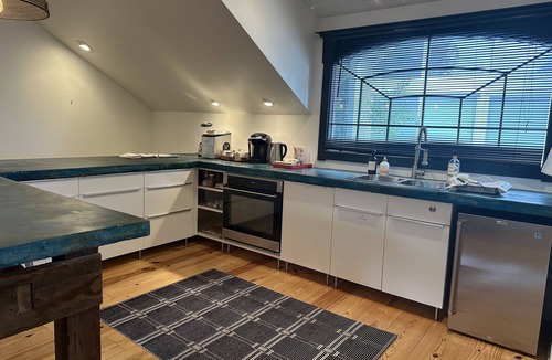 East Lawrence Apartment | Studio apartment one block from downtown Lawrence, Free off-street parking!