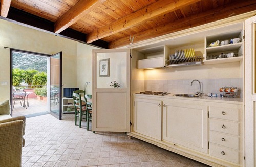 Toirano Apartment | Studio Apartment 'Pesco Agriturismo La Ferla' with Wi-Fi and Air Conditioning