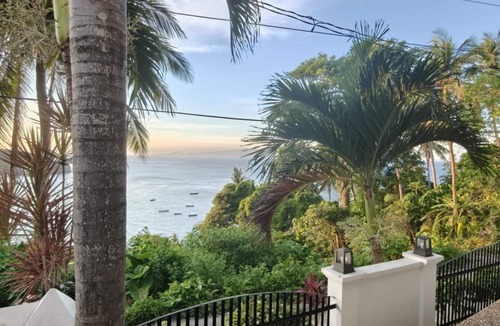 Puerto Galera Apartment | studio apartment with ocean views and swimming pool .