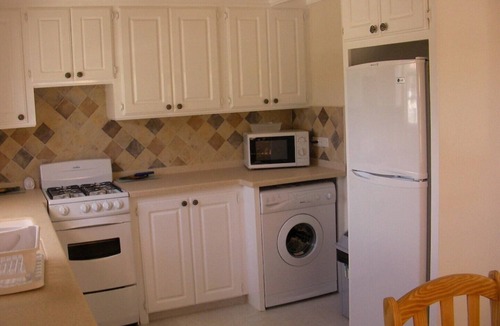 West Coast Apartment | Studio Apartment Plover Court Apartments
