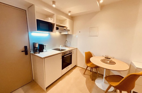 Leonberg Apartment | Studio-Apartment-Private Bathroom-Street View-Studio ohne Balkon
