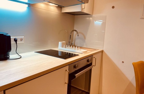 Leonberg Apartment | Studio-Apartment-Private Bathroom-Street View-Studio ohne Balkon