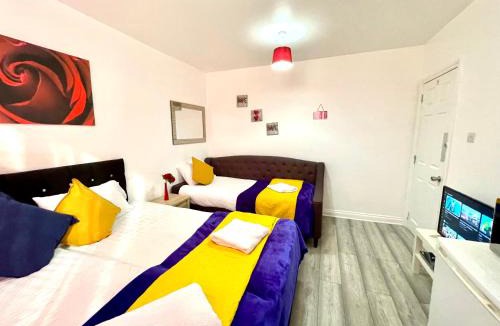 Cranbrook Hotel | Studio Apartment, Private Bathroom and Parking