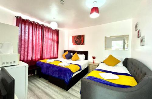 Cranbrook Hotel | Studio Apartment, Private Bathroom and Parking