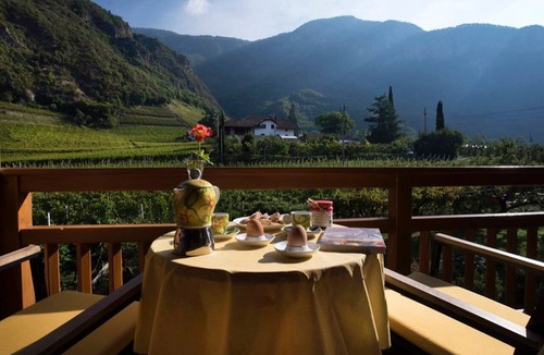 Terlano Apartment | Studio Apartment "Rosengartnerhof Vorberg" with Mountain View, Shared Pool & Wi-Fi