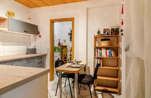 Triberg im Schwarzwald Apartment | Studio Apartment 'Schwarzwald Nescht Triberg' with Mountain View, Shared Terrace & Wi-Fi
