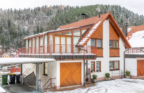 Triberg im Schwarzwald Apartment | Studio Apartment 'Schwarzwald Nescht Triberg' with Mountain View, Shared Terrace & Wi-Fi