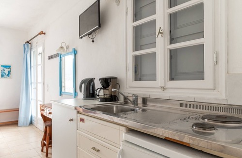 Vathi Apartment | Studio Apartment 'Sifnos 3' with Sea View, Wi-Fi and Air Conditioning