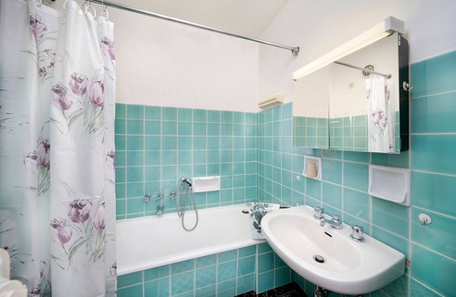 Merano Apartment | Studio Apartment 'Spiess' with Mountain View, Shared Pool and Wi-Fi