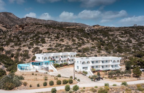 Amoopi Apartment | Studio Apartment 'Studios Fokia Beach 2' with Sea View, Wi-Fi and Air Conditioning