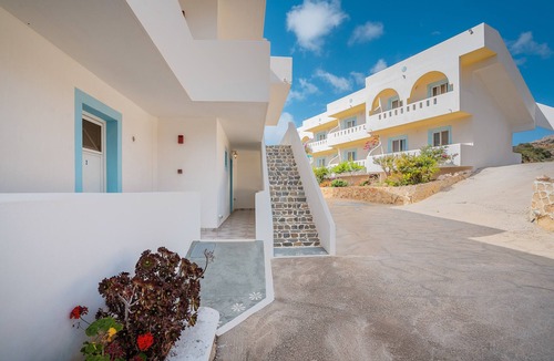 Amoopi Apartment | Studio Apartment 'Studios Fokia Beach 2' with Sea View, Wi-Fi and Air Conditioning