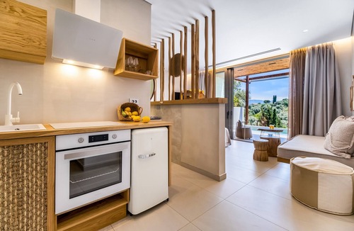Katomerion Apartment | Studio Apartment 'Studio Yvonne' with Private Pool, Wi-Fi and Air Conditioning