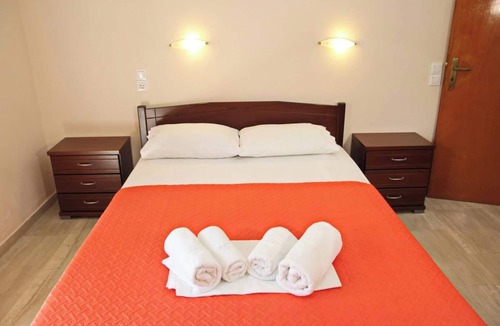 Vassiliki Apartment | Studio Apartment 'Studios and Apartments Thomas 2' with Balcony, Wi-Fi and Air Conditioning