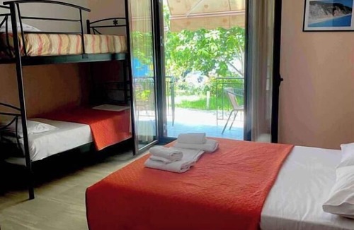 Vassiliki Apartment | Studio Apartment 'Studios and Apartments Thomas 4' with Balcony, Wi-Fi and Air Conditioning