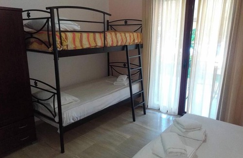 Vassiliki Apartment | Studio Apartment 'Studios and Apartments Thomas 4' with Balcony, Wi-Fi and Air Conditioning