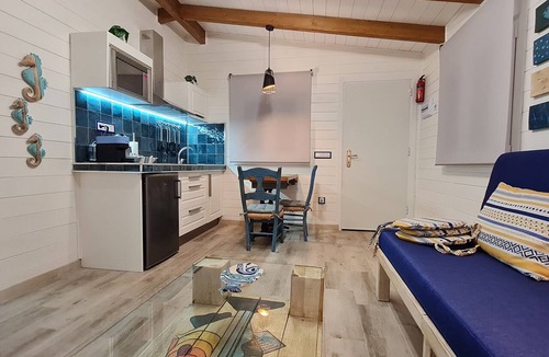 Hoya de los Patos Apartment | Studio Apartment 'Tabarca' with Shared Pool, Wi-Fi and Air Conditioning
