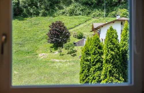 Laion Apartment | Studio Apartment "Talblick 2" with Mountain View, Garden and Wi-Fi