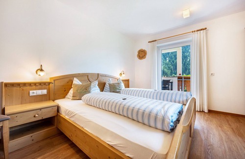 Laion Apartment | Studio Apartment "Talblick 2" with Mountain View, Garden and Wi-Fi