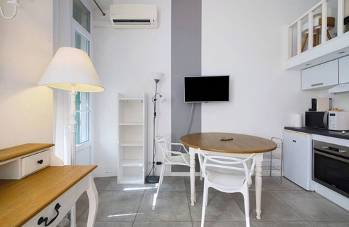 Carabacel Apartment | Studio Apartment 'Trianon Charmant Nice' with Air Conditioning