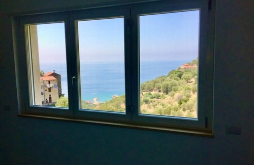 Marina Lido Apartment | Studio apartment with bathroom with sea view on the tourist port of Pisciotta