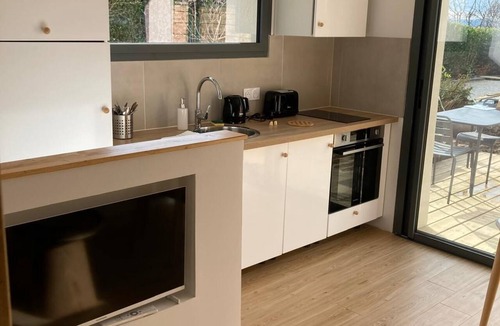 Quintal Apartment | Studio apartment with a garden, near Annecy.