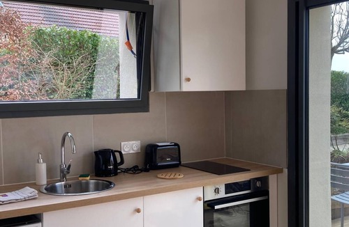 Quintal Apartment | Studio apartment with a garden, near Annecy.