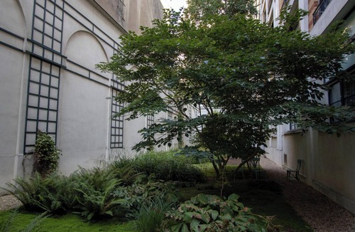 Saint-Germain-des-Pres Apartment | STUDIO APARTMENT WITH AIRCON IN SAINT GERMAIN