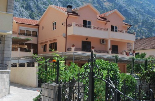 Kotor Apartment | Studio Apartment with Balcony 3