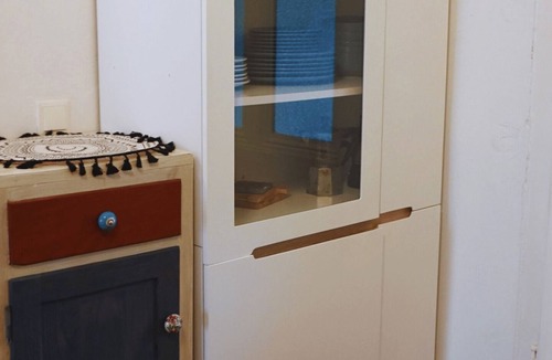 Neulerchenfeld Apartment | Studio apartment with big balcony and art in the air! 10 min to the city!