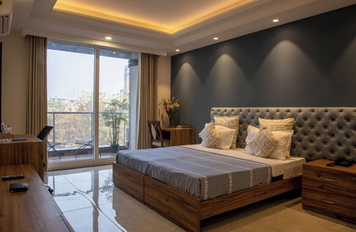 Gurugram Bed & Breakfast | Studio apartment with balcony near Galleria market
