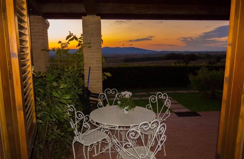 Pomaia Apartment | Studio apartment with private garden and panoramic view