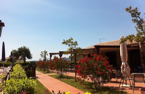 Pomaia Apartment | Studio apartment with private garden and panoramic view