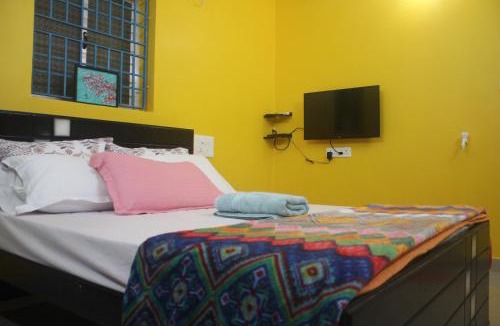 Chennai Apartment | Studio Apartment with private entrance, behind DLF and near L&T, RMZ IT park and close to SRMC & MIOT Hospital