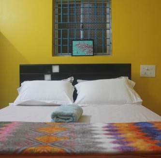 Chennai Apartment | Studio Apartment with private entrance, behind DLF and near L&T, RMZ IT park and close to SRMC & MIOT Hospital