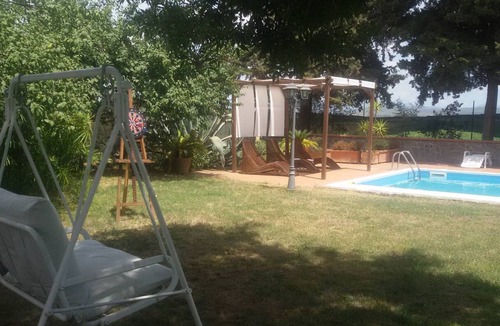 Campiglia Marittima Apartment | Studio 'Appartamento Stelle' with Shared Pool, Shared Garden and Wi-Fi