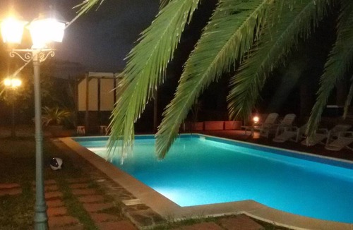 Campiglia Marittima Apartment | Studio 'Appartamento Stelle' with Shared Pool, Shared Garden and Wi-Fi